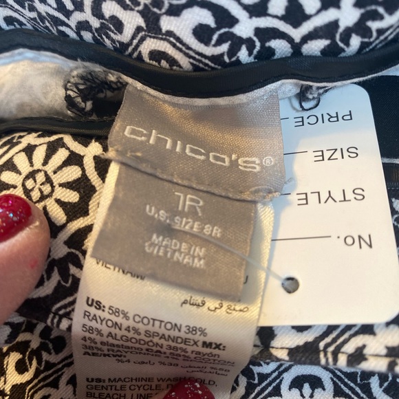 Chico's Black and White Cropped Pants - Picture 6 of 7